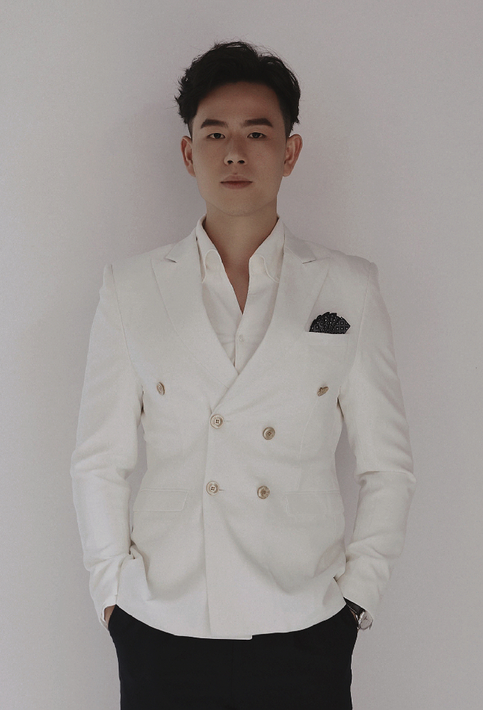 李曉峰（國瓷紅葉畫(huà)院高級畫(huà)師）