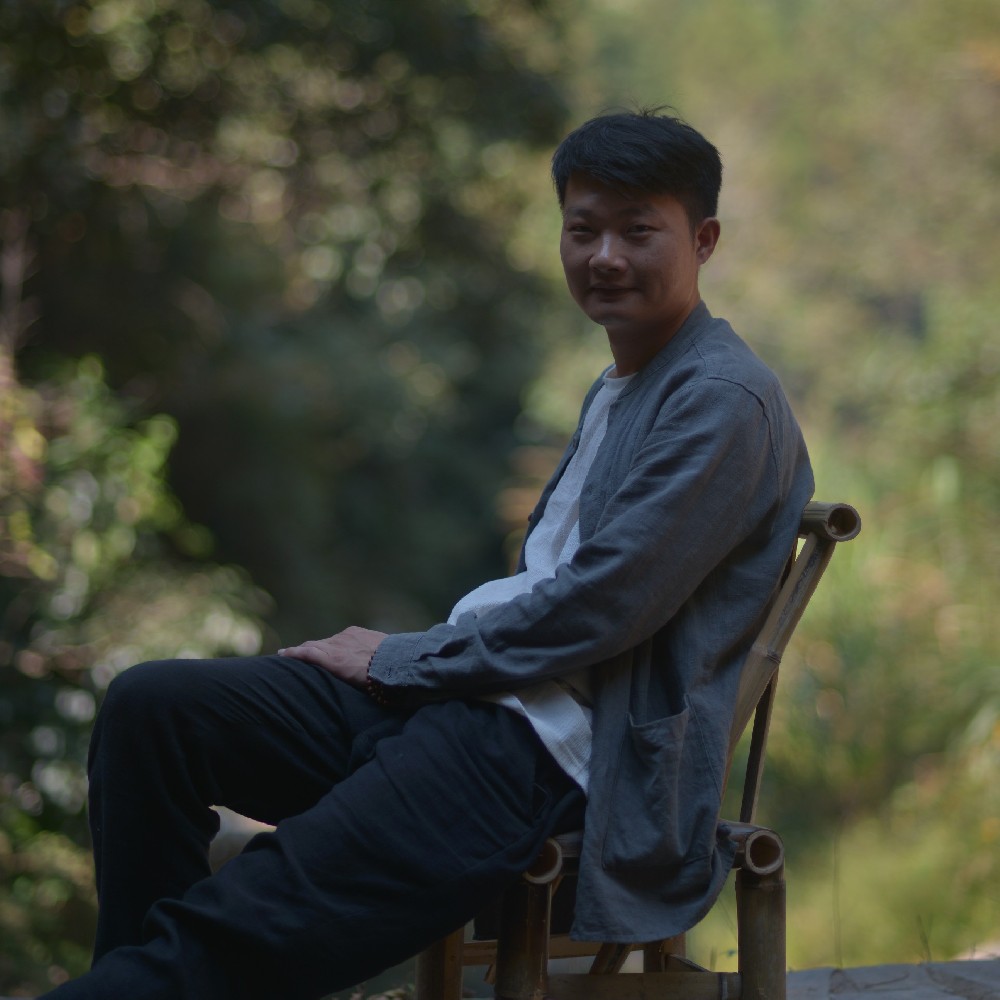 王國濤（國瓷紅葉畫(huà)院高級畫(huà)師）