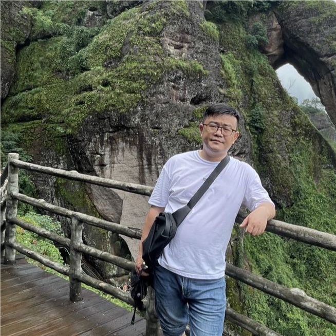 劉錦洪（國瓷紅葉畫(huà)院高級畫(huà)師）