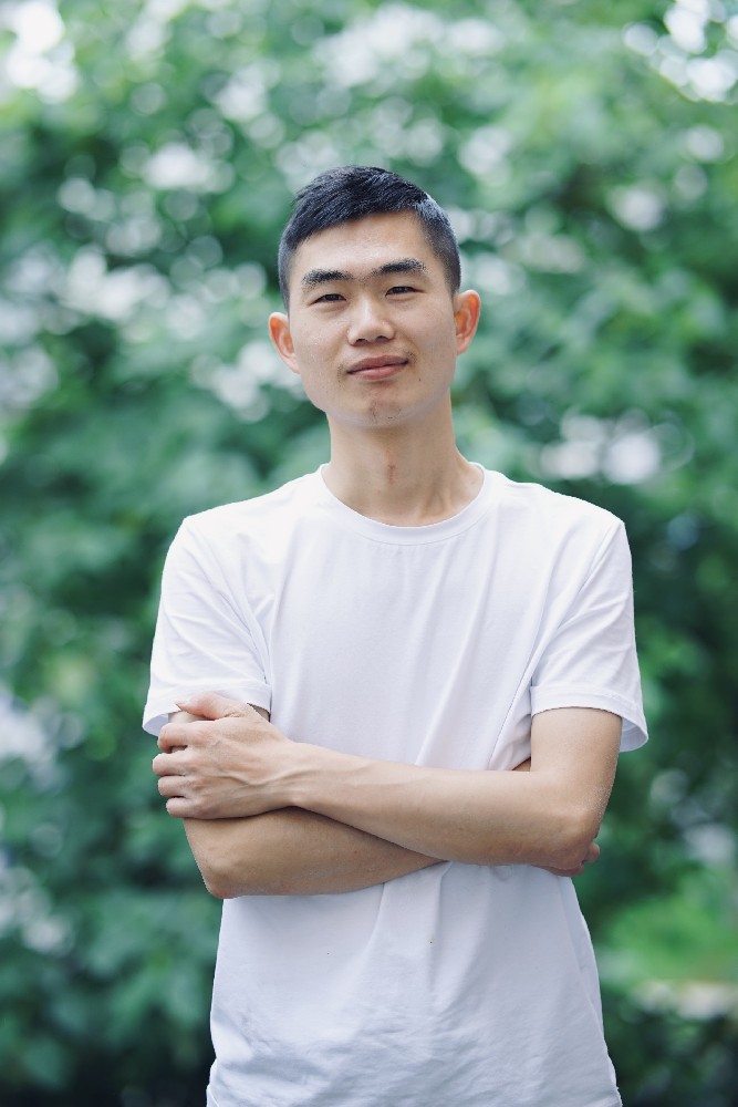 曹?chē)鴣?lái)（國瓷紅葉畫(huà)院高級畫(huà)師）