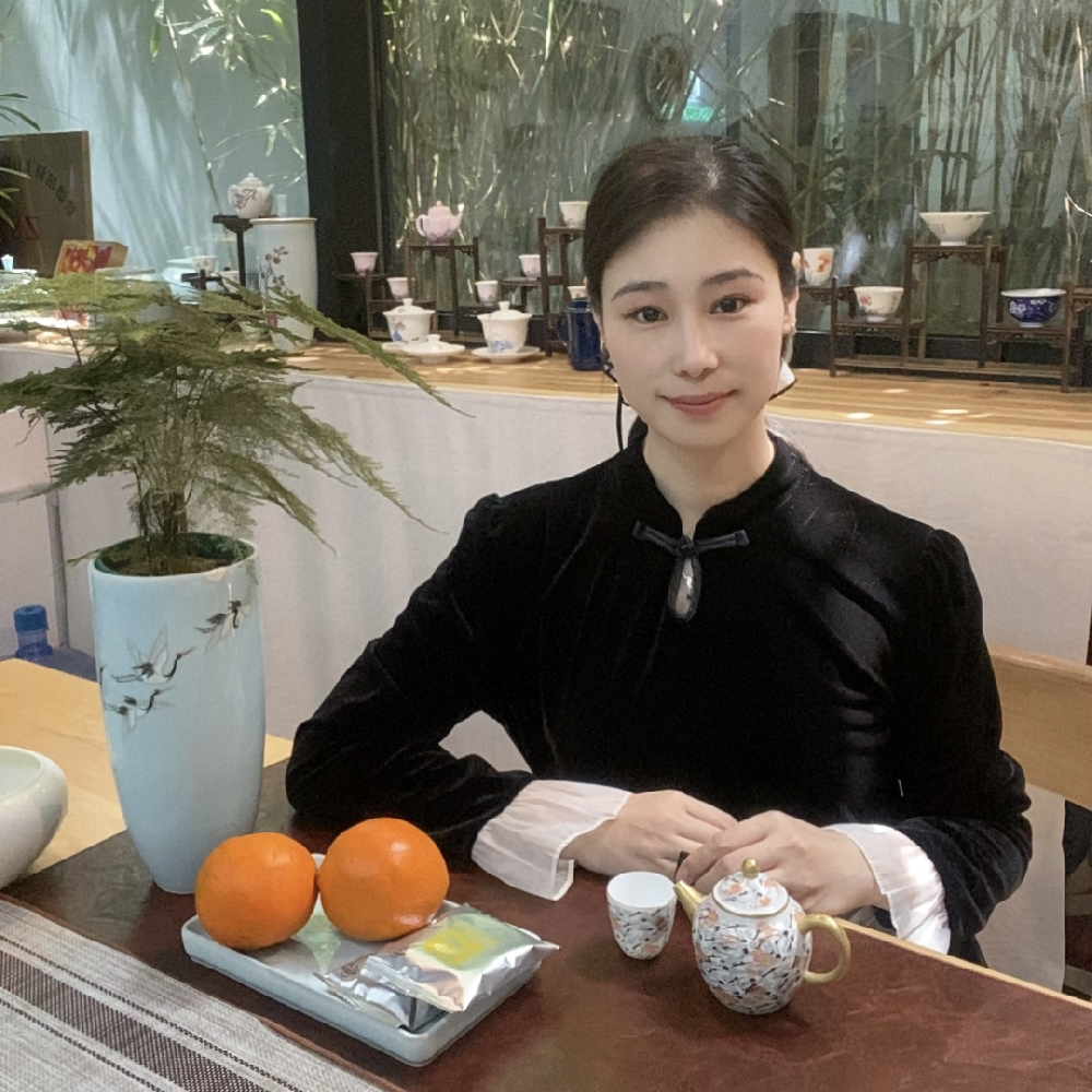 王運婕（國瓷紅葉畫(huà)院高級畫(huà)師）