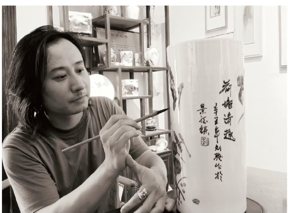 劉駿（國瓷紅葉畫(huà)院副秘書(shū)長(cháng)）