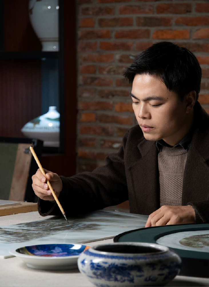 唐亮祥（國瓷紅葉畫(huà)院高級畫(huà)師）