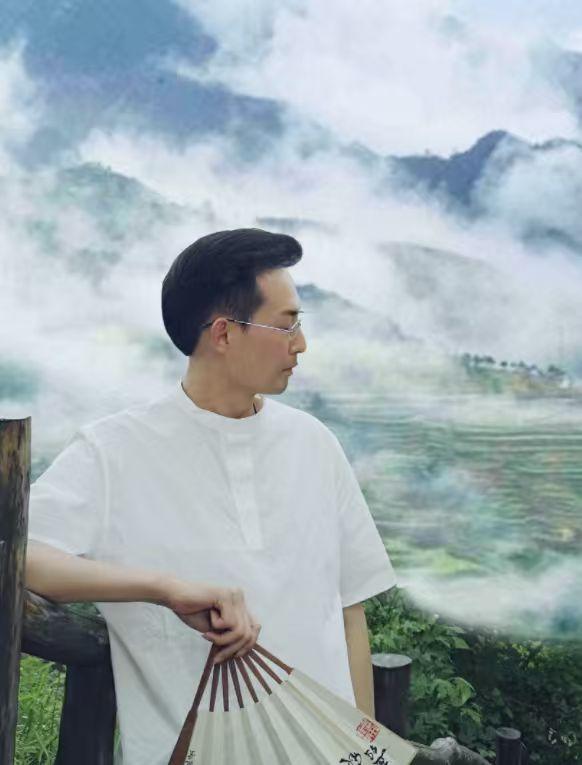 魏杰（國瓷紅葉畫(huà)院副院長(cháng)）