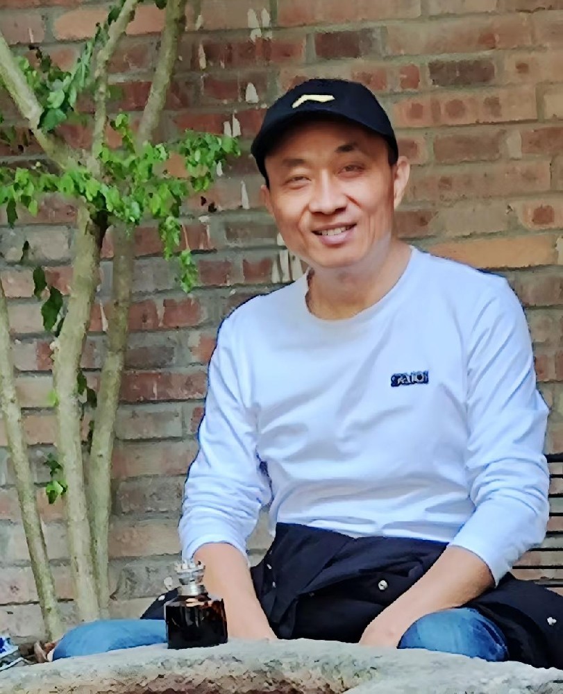 應鎮文（國瓷紅葉畫(huà)院研究員）