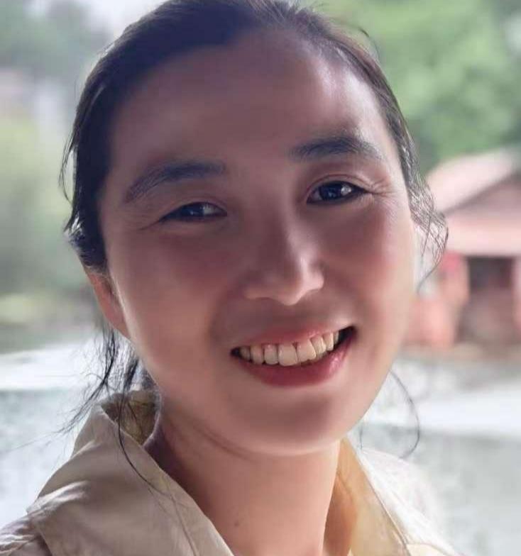 吳婷婷（國瓷紅葉畫(huà)院副秘書(shū)長(cháng)）